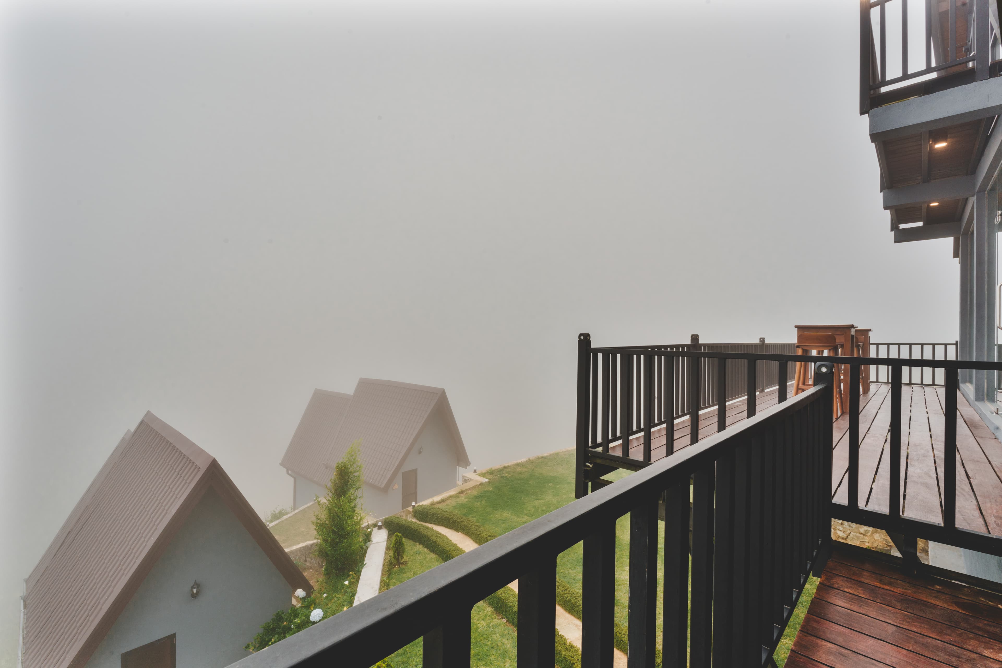 Chalet Cove — detail
