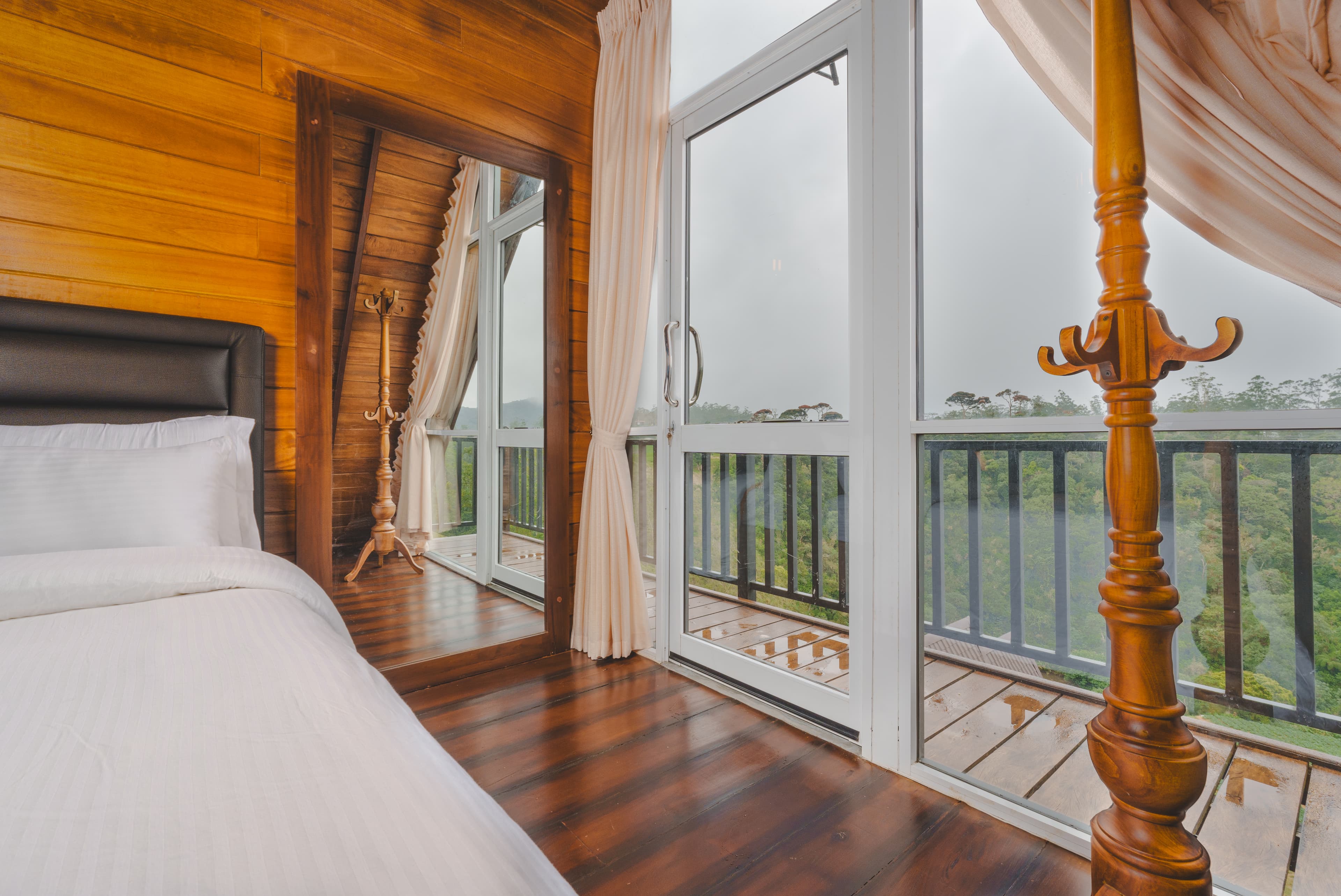 Chalet Grandeur — interior detail